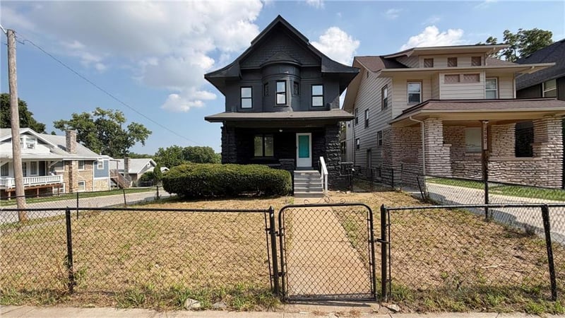 2500 42 St, Kansas City, MO 64130