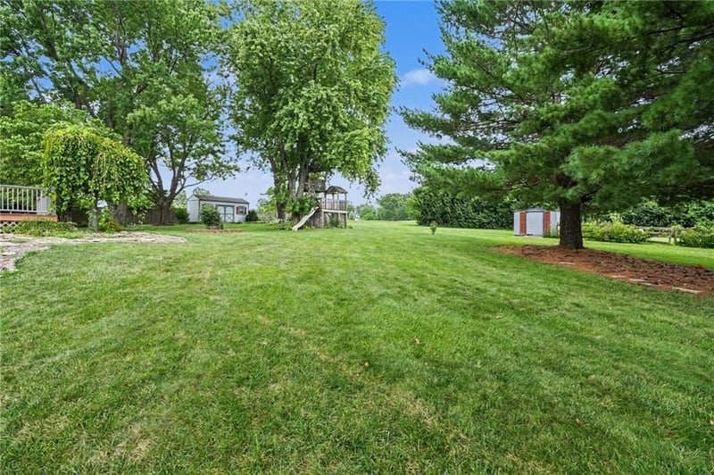 2100 Crescent Dr, Liberty, MO 64068