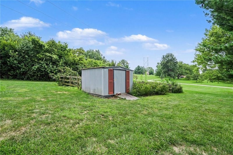 2100 Crescent Dr, Liberty, MO 64068