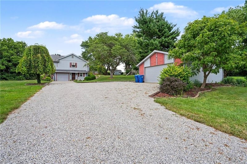 2100 Crescent Dr, Liberty, MO 64068