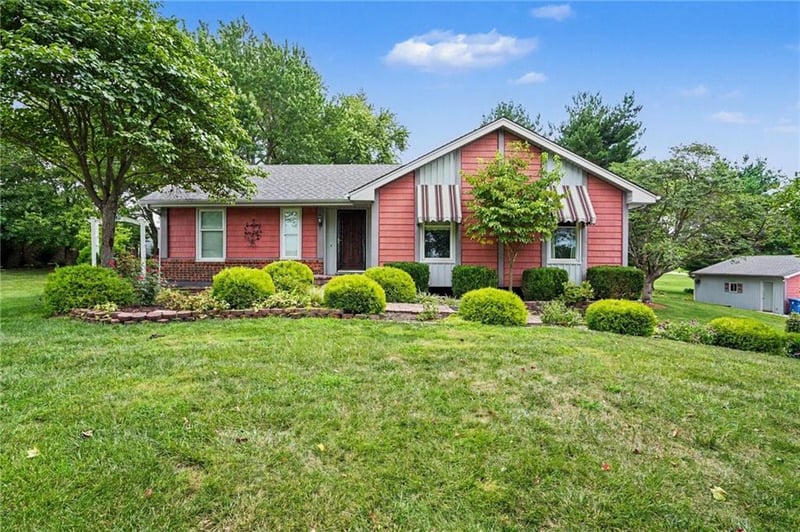 2100 Crescent Dr, Liberty, MO 64068