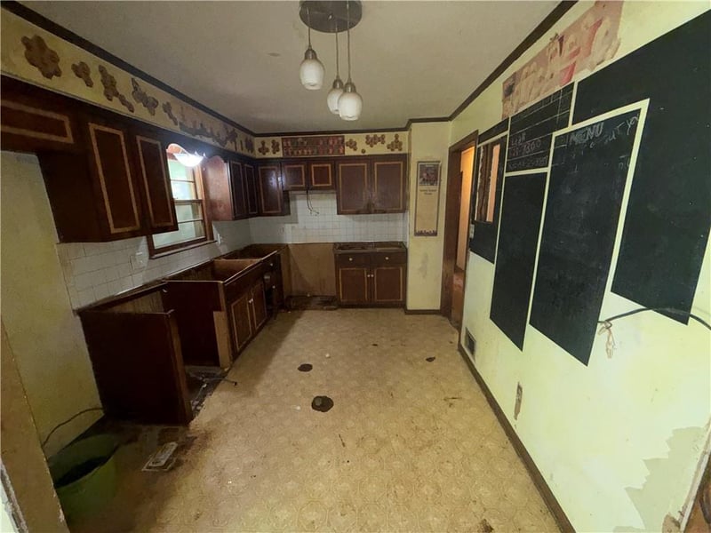 509 Westminister Rd, Blue Springs, MO 64014