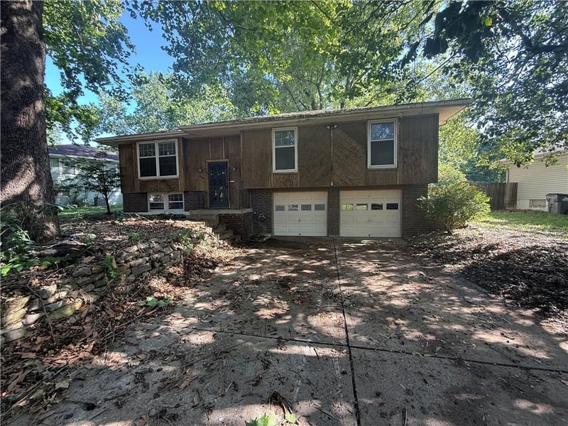 509 Westminister Rd, Blue Springs, MO 64014