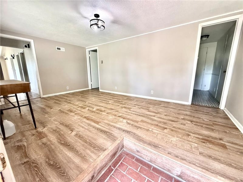 2214 S 28th St, St Joseph, MO 64503
