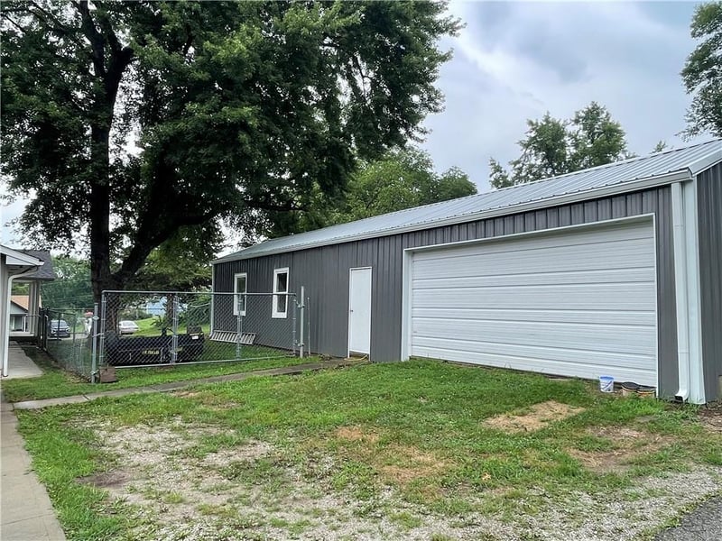 1832 Cleveland Ter, Leavenworth, KS 66048