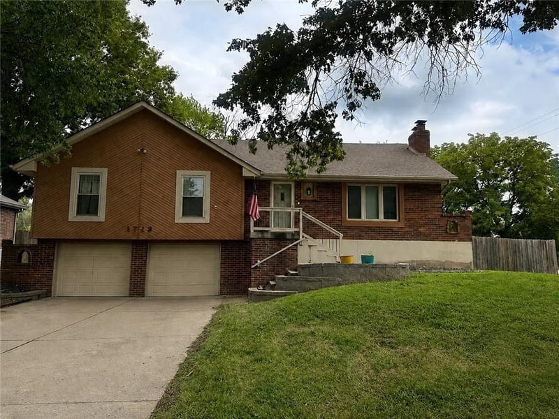1712 20th St, Blue Springs, MO 64015