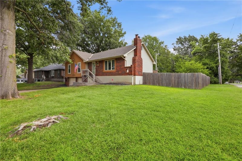 1712 SW 20th St, Blue Springs, MO 64015