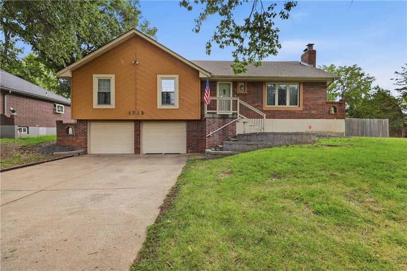 1712 SW 20th St, Blue Springs, MO 64015