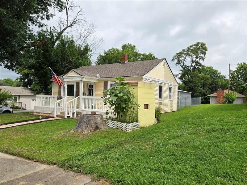 403 6th St, Cameron, MO 64429