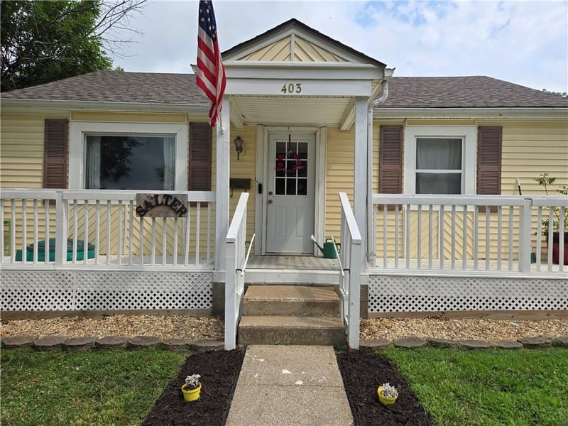 403 6th St, Cameron, MO 64429