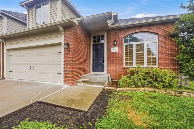 805 Fieldstone Dr, Lawrence, KS 66049