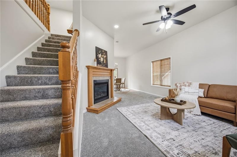 805 Fieldstone Dr, Lawrence, KS 66049