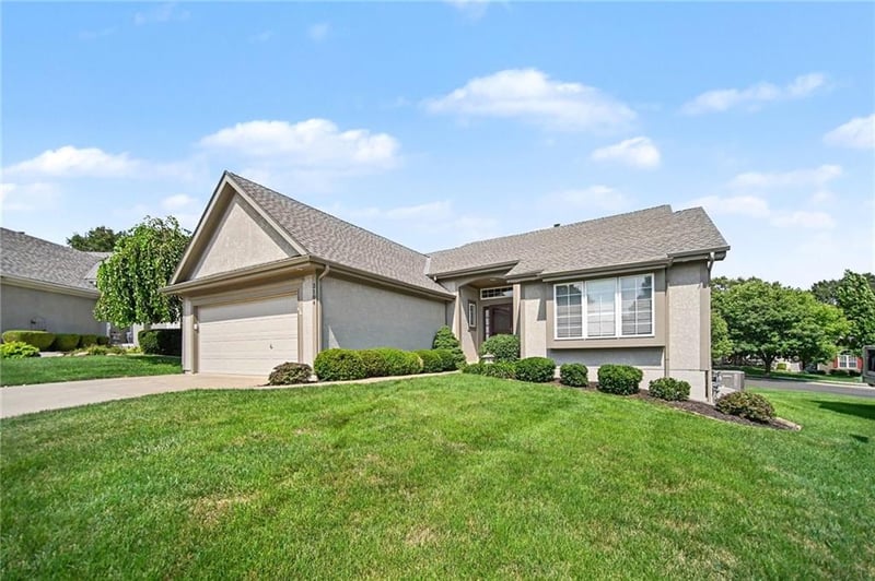 3104 NW 86th St, Kansas City, MO 64154