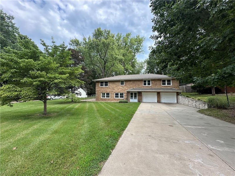 430 58th St, Kansas City, MO 64118