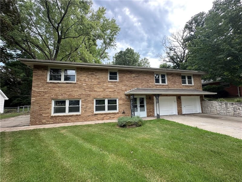 430 58th St, Kansas City, MO 64118