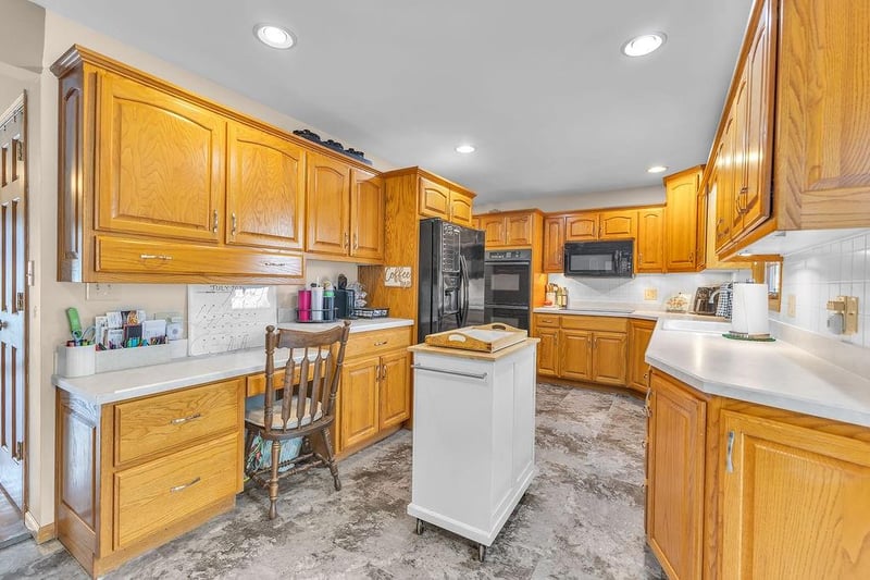 5001 Stonecrest Ter, St Joseph, MO 64506
