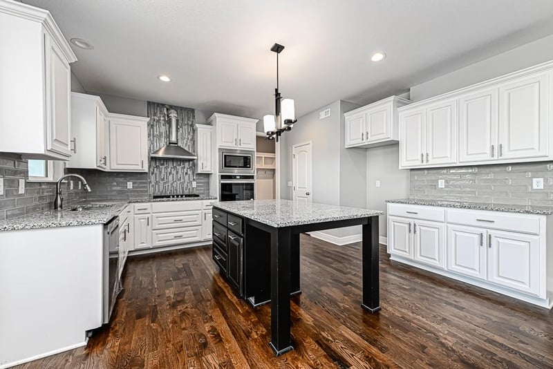 15635 Austin Ct, Basehor, KS 66007