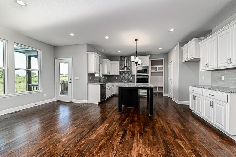 15635 Austin Ct, Basehor, KS 66007