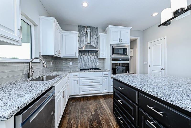 15635 Austin Ct, Basehor, KS 66007