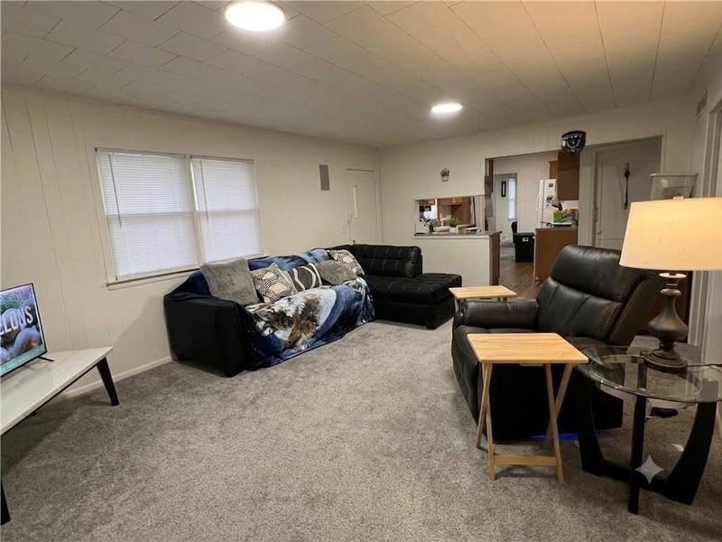 3745 Indiana Ave, Kansas City, MO 64117