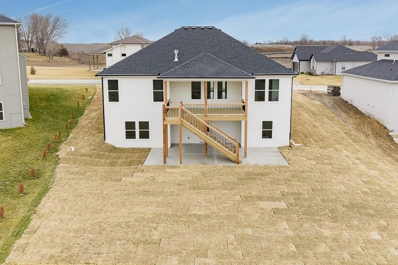 15609 Austin Ct, Basehor, KS 66007