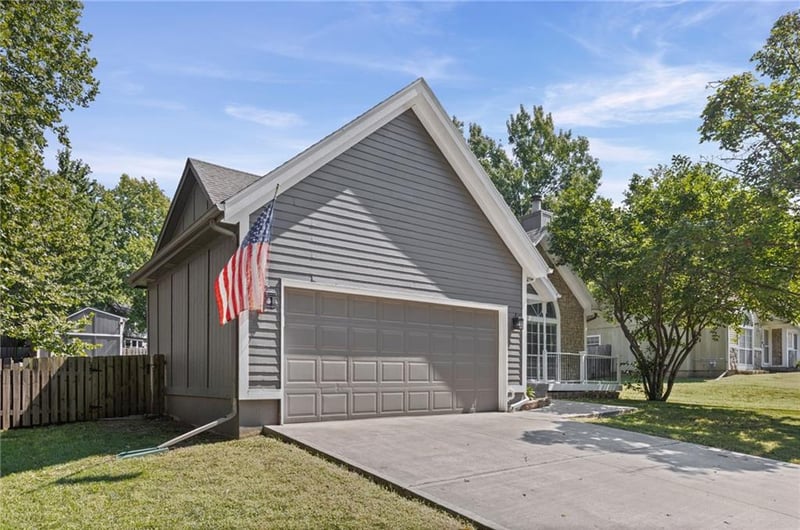 1126 Charlotte Town Rd, Olathe, KS 66061