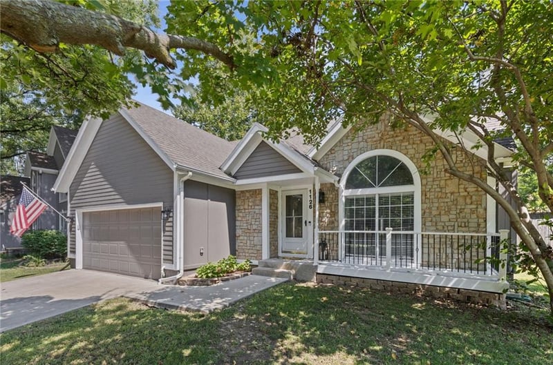 1126 Charlotte Town Rd, Olathe, KS 66061
