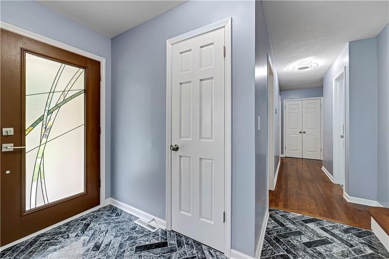 404 NW Briarcliff Rd, Kansas City, MO 64116
