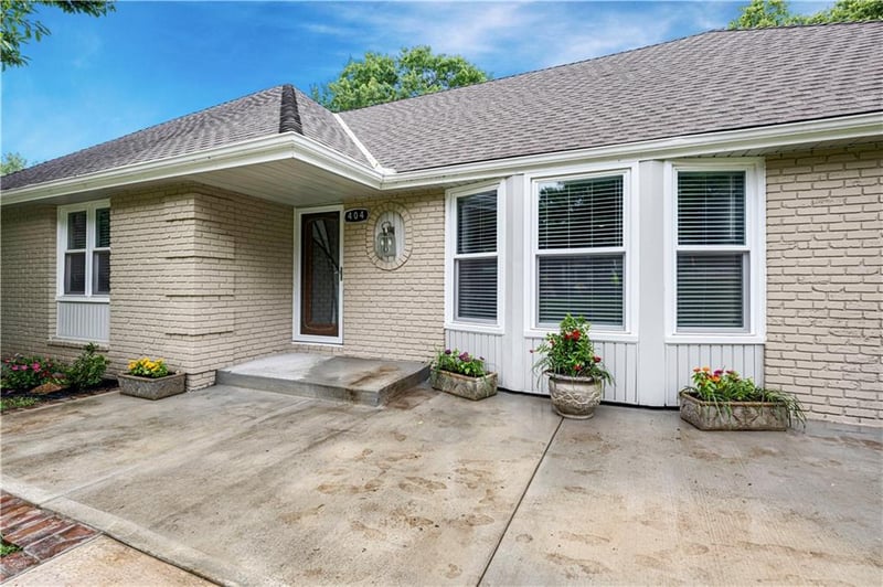 404 NW Briarcliff Rd, Kansas City, MO 64116