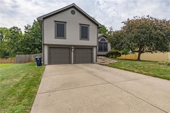 7022 N Hickory St, Kansas City, MO 64118