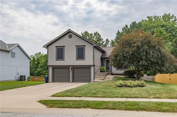 7022 N Hickory St, Kansas City, MO 64118