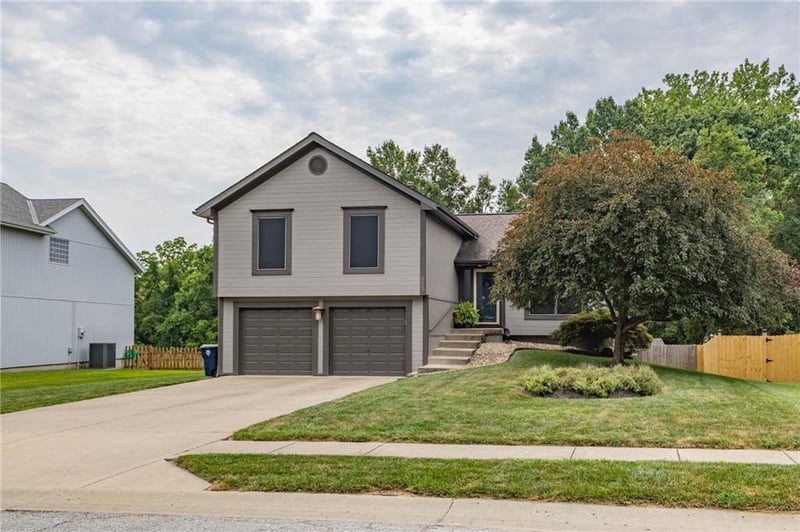 7022 Hickory St, Kansas City, MO 64118