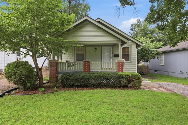 211 77th Ter, Kansas City, MO 64114