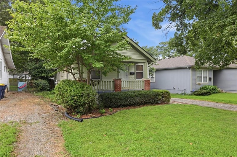 211 77th Ter, Kansas City, MO 64114