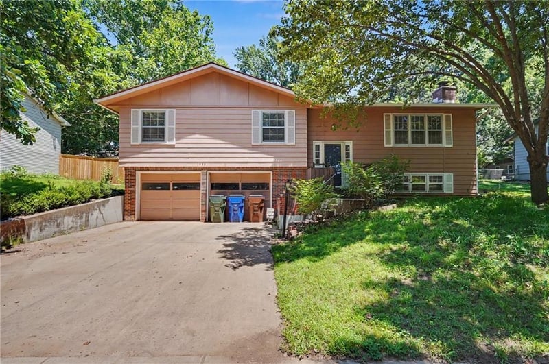 2920 Yellowstone Dr, Lawrence, KS 66047