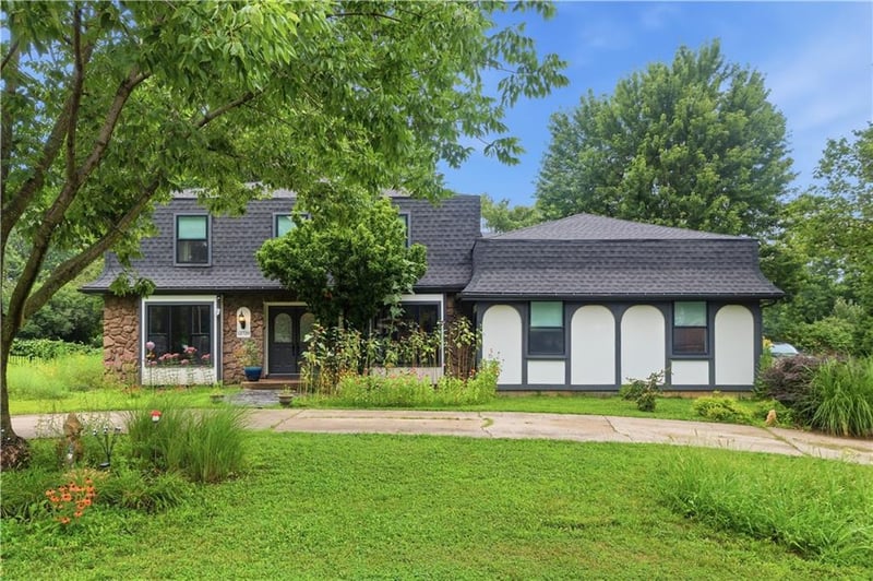 12739 Overbrook Rd, Leawood, KS 66209