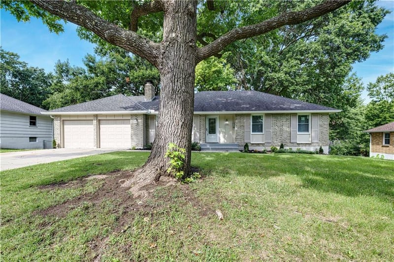 7404 Willow Ave, Raytown, MO 64133