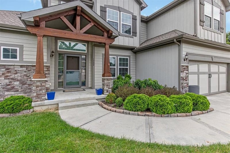 1208 N Silverleaf Ct, Liberty, MO 64068