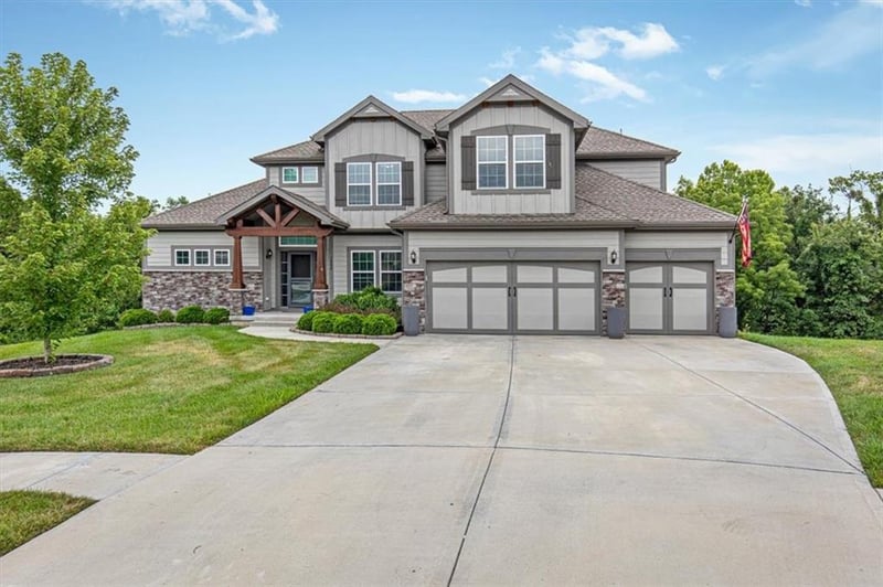 1208 N Silverleaf Ct, Liberty, MO 64068