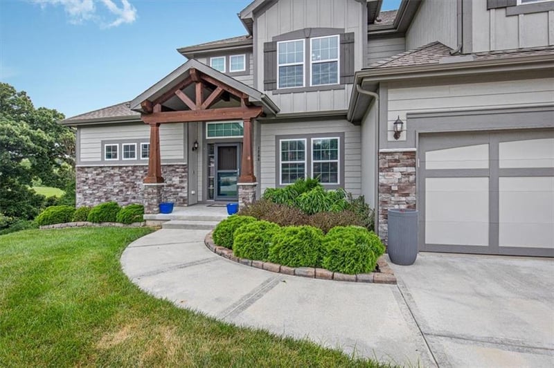 1208 Silverleaf Ct, Liberty, MO 64068