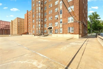 309 E Emanuel Cleaver Blvd #404, Kansas City, MO 64112