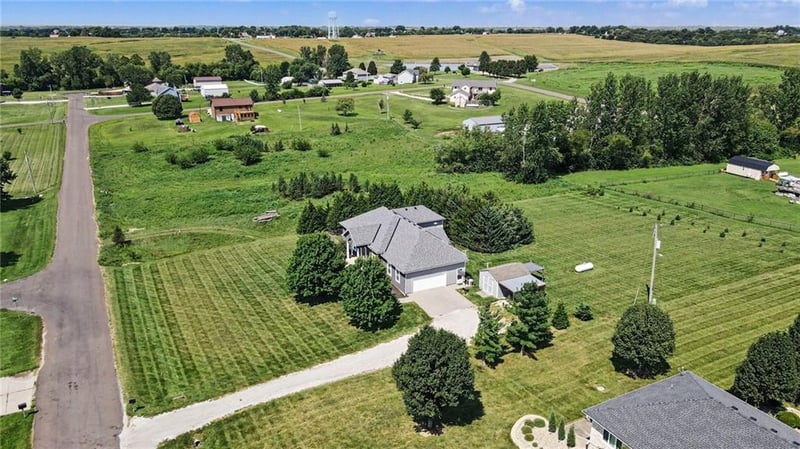 16502 Dana Ln, Leavenworth, KS 66048