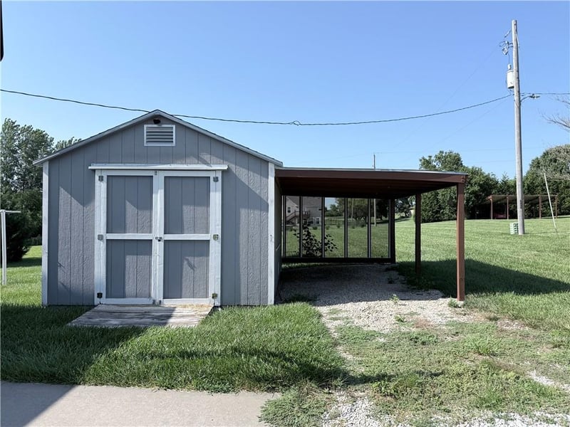 16502 Dana Ln, Leavenworth, KS 66048