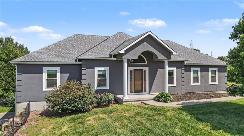 16502 Dana Ln, Leavenworth, KS 66048