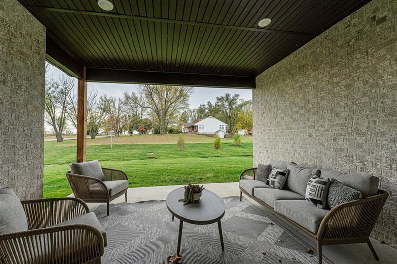 18510 195th Ter, Spring Hill, KS 66083