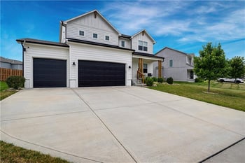 6613 NW 106th St, Kansas City, MO 64154