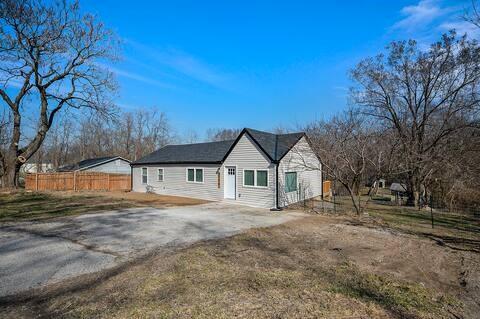 5227 Merrimac Ave, Kansas City, MO 64151