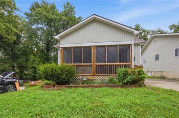 2537 Elmwood Ave, Kansas City, MO 64127