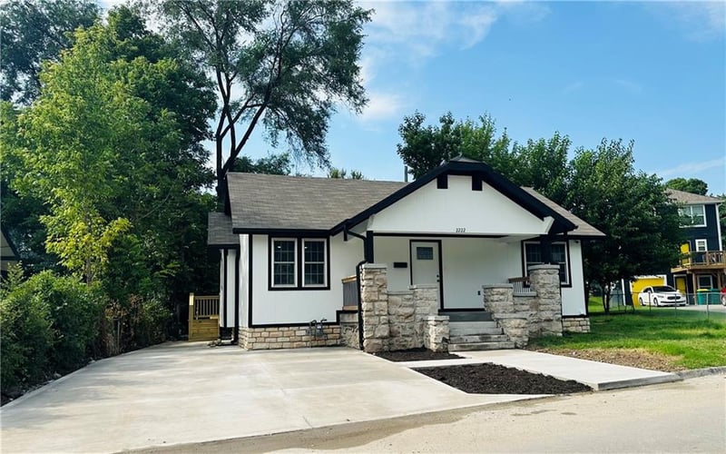 2222 Hickam Dr, Kansas City, KS 66104