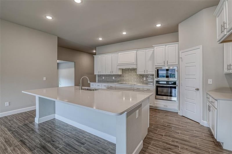 18430 195th Ter, Spring Hill, KS 66083